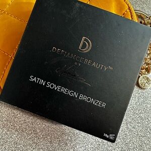 Defiance Beauty Satin Sovereign Bronzer in Goddess Glow.